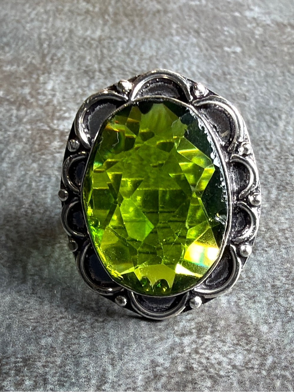 Vintage Boho Style Peridot Gemstone Ring Size 8 Women Jewelry Silver Overlay